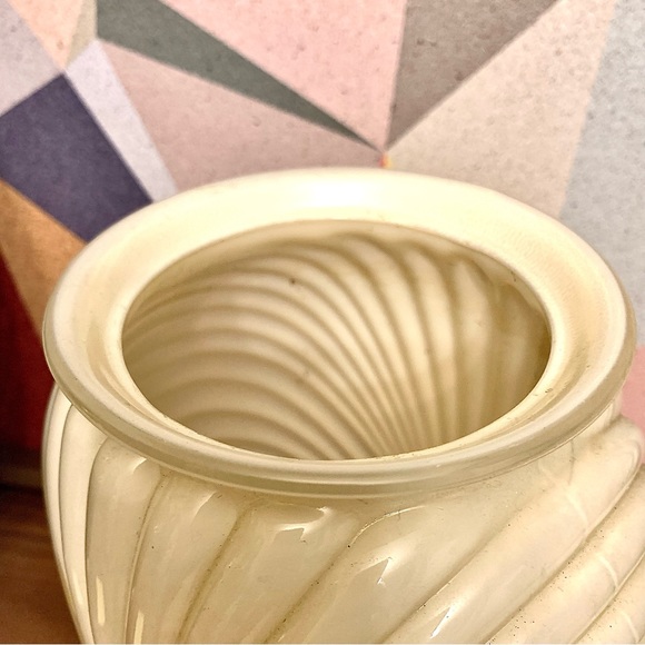 v i n t a g e  :: Large Art Deco Revival Ribbed Draped  Vase - Picture 6 of 15